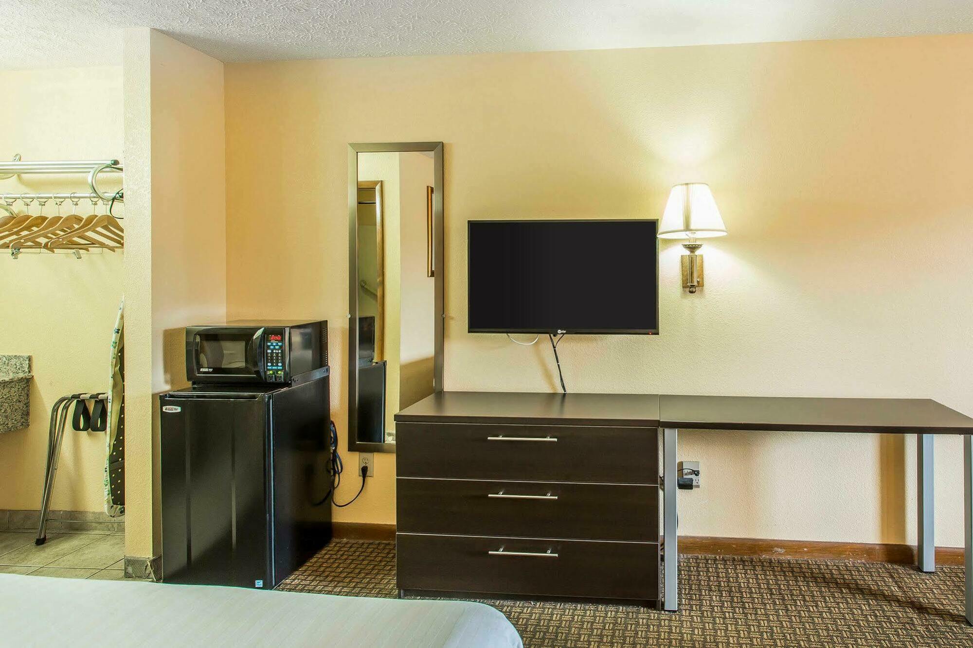 Econo Lodge Nashville North - Opryland Экстерьер фото